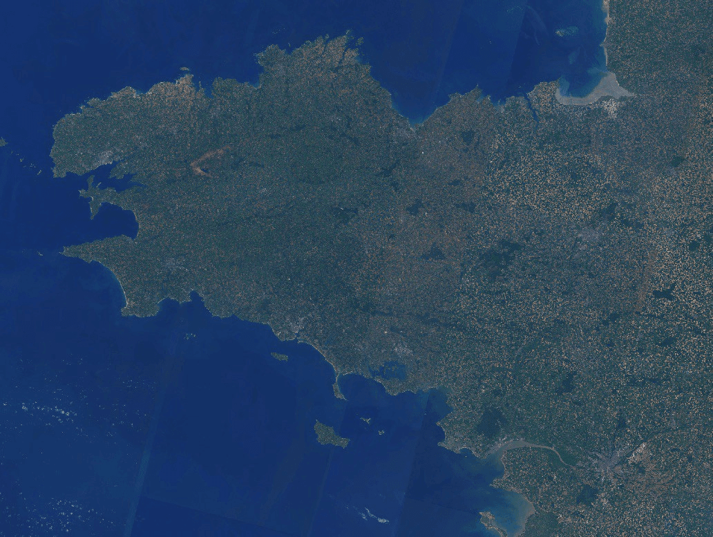 High Resolution mosaic over Britany using median pixel selection for all 2019’s spring and summer Landsat 8 scenes with less than 5% of cloud.