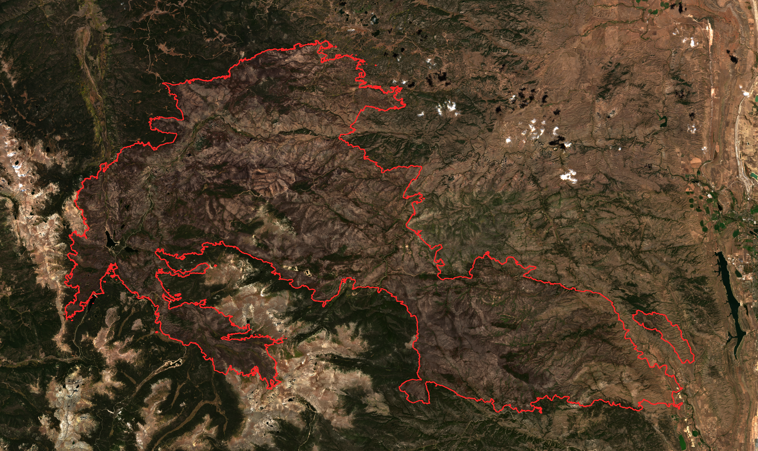 True-color Sentinel-2 satellite image of the Cameron Peak Fire burn scar in Colorado in 2021, with the fire perimeter outlined in red.